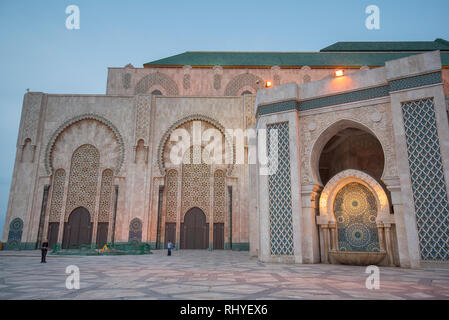 La Moschea di Hassan II al giorno. La più grande moschea in Marocco e uno dei più belli in Africa. XIII più grande al mondo. Casablanca, Marocco Foto Stock