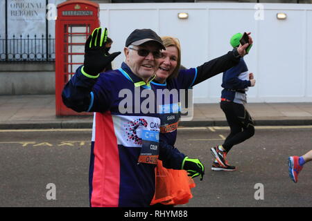 Il team dietro le quinte è una società denominata La razza umana (www.humanrace.co.uk) per offrire la partecipazione in massa di eventi per quasi 30 anni, avendo iniziato con il Royal Windsor Triathlon e un estremamente robusto duathlon chiamato BallBuster intorno al Box Hill nel 1991. Foto Stock