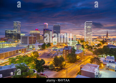 Tulsa, Oklahoma, Stati Uniti d'America downtown skyline della città al crepuscolo. Foto Stock