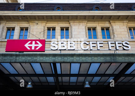 LAUSANNE, Svizzera - 24 settembre 2018: dettaglio della stazione ferroviaria di Losanna, Svizzera con il logo delle Ferrovie Federali Svizzere società. Si tratta di Svizzera Foto Stock