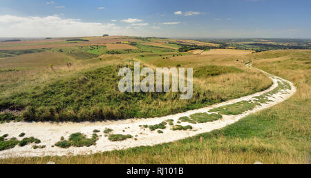Calstone Coombes e Morgan Hill, visto da Cherhill giù, Wiltshire. Foto Stock