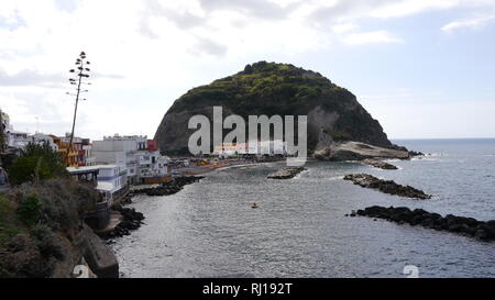 Sant'Angelo Village e beach, Ischia, Italia Foto Stock