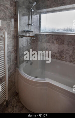 Appena montato il bagno in una casa Foto Stock