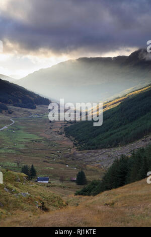 La vista a ovest dal resto e essere grati al Loch Lomond e il Trossachs National Park in Scozia. Foto Stock