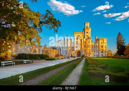 Bel tramonto su Hluboka nad Vltavou chateau. Il Castello di Hluboka, Repubblica Ceca. Foto Stock