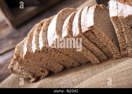 Appena fatta scorrere pane di segale Closeup Photo. Foto Stock