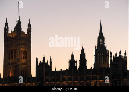 Palazzo di Westminster con Victoria Tower elencati dall'UNESCO Patrimonio Mondiale a Londra, Inghilterra, Regno Unito. 24 ottobre 2008 © Wojciech Strozyk / A Foto Stock