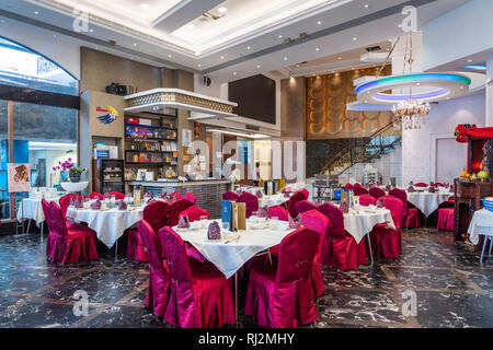 Un ristorante di pesce e frutti di mare interno in Lei Yu Mun, Kowloon, Hong Kong, Cina, Asia. Foto Stock