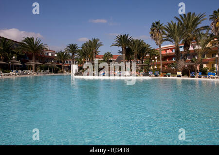 La piscina del complesso dell'hotel Barlovento Club Hotel Playa Sotavento, Costa Calma, Fuerteventura, Isole Canarie, Spagna, Europa Foto Stock