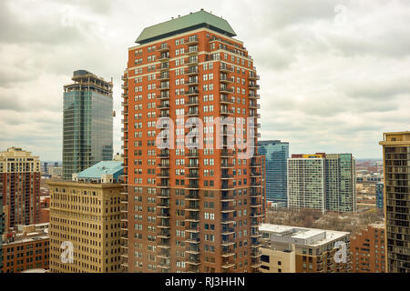 CHICAGO, IL - MARZO 28, 2016: vista di Chicago durante il giorno. La città è un hub internazionale per la finanza, commercio, industria, tecnologia, telecommun Foto Stock