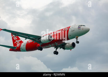 Airbus AirAsia vola in cielo Foto Stock