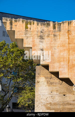 Monumento al catalano leader politico Francesc Maci? Dallo scultore Josep Maria Subirachs a Pla?a de Catalunya. Barcellona, Spagna. Foto Stock