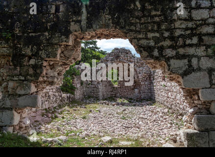 Ruine eines Hauses auf der Insel Krk, Kroatien Foto Stock