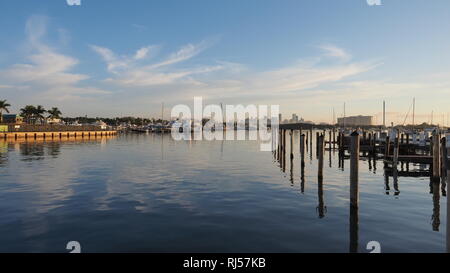 Alba sul tasto Cena Marina in Coconut Grove, Miami, Florida. Foto Stock