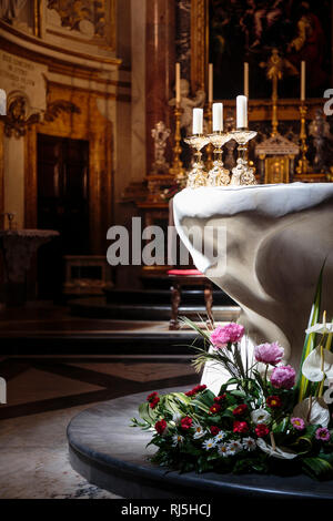Europa, Italien, Lazio, Rom. Altarraum in der deutschen katholischen Nationalkirche Santa Maria dell'Anima Foto Stock