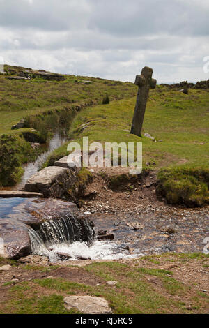 Windy Post Grimstone trasversale e Sortridge Leat Parco Nazionale di Dartmoor Devon England Regno Unito Foto Stock