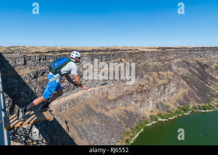 Elia Weber guizzi di Perrine Bridge in Twin Falls Idaho Foto Stock