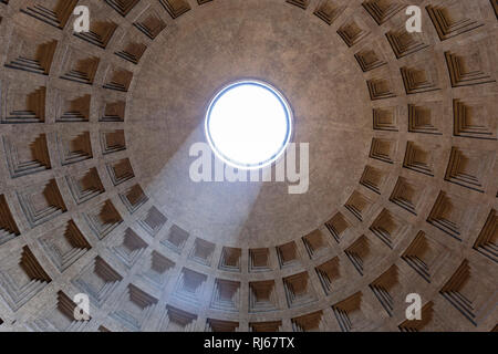 Europa, Italien, Lazio, Rom, Die Kuppel des Pantheons Foto Stock