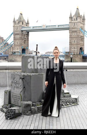 Rebecca Ferguson a una foto per cast membri dal il capretto che sarebbe stato re contro lo sfondo del Tower Bridge e City Hall, a 2 More London Riverside, Londra. Foto Stock