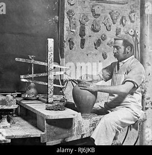 Gettando, Doulton Faience fabbrica, Lambeth, Londra Foto Stock