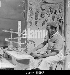 Gettando, Doulton Faience fabbrica, Lambeth, Londo Foto Stock