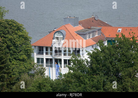 Deutschland, Niedersachsen, Bad Zwischenahn, Modernes Wohnhaus Foto Stock