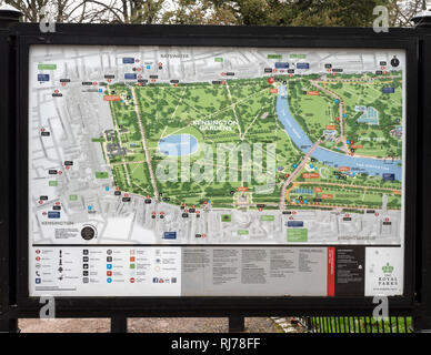 Mappa e scheda di informazione presso i Giardini di Kensington, Kensington, London, England, Regno Unito Foto Stock
