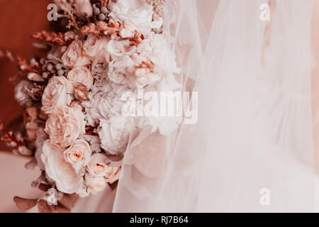 Bellissimi coralli viventi bouquet di fiori vicino. Concetto naturale in gara coralli viventi colore. Foto Stock