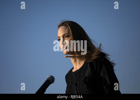 Coxbazar, Bangladesh. 5 febbraio, 2019. Angelina Jolie US attrice e aiuto umanitario un ambasciatore speciale per l'Alto Commissario delle Nazioni Unite per i Rifugiati (ACNUR) soddisfano la conferenza stampa dopo la sua visita al campo di Kutupalong per rifugiati Rohingyas in Ukhia, Coxs Bazar, Bangladesh. Credito: KM Asad/ZUMA filo/Alamy Live News Foto Stock