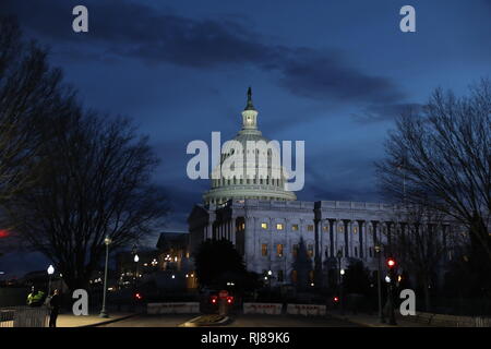 Washington DC, Stati Uniti d'America. 5 febbraio, 2019. Esterno del Campidoglio degli Stati Uniti prima di noi Presidente Trump arrivando a consegnare la sua seconda annuale sullo stato dell'Unione indirizzo a una sessione congiunta del Congresso degli Stati Uniti del Campidoglio di Washington DC su Martedì, 5 febbraio 2019. Credito: Alex Edelman/CNP /MediaPunch Credito: MediaPunch Inc/Alamy Live News Foto Stock