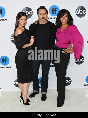 Pasadena, CA, Stati Uniti d'America. 5 febbraio, 2019. 05 Febbraio 2019 - Pasadena, California - Roselyn Sanchez, Demian Bichir, Wendy Raquel Robinson. Disney ABC Television TCA Winter Press Tour 2019 tenutasi presso la struttura The Langham Huntington Hotel. Photo credit: Birdie Thompson/AdMedia Credito: Birdie Thompson/AdMedia/ZUMA filo/Alamy Live News Foto Stock