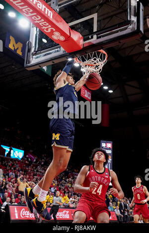 Piscataway, New Jersey, USA. 5 febbraio, 2019. Michigan ghiottoni guard GIORDANIA POOLE (2) rigidi per il cesto contro Rutgers in un gioco al Rutgers Athletic Center. Credito: Joel Plummer/ZUMA filo/Alamy Live News Foto Stock