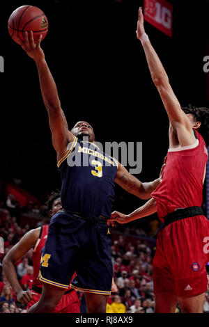 Piscataway, New Jersey, USA. 5 febbraio, 2019. Michigan ghiottoni guard ZAVIER SIMPSON (3) rigidi per il cesto contro Rutgers in un gioco al Rutgers Athletic Center. Credito: Joel Plummer/ZUMA filo/Alamy Live News Foto Stock