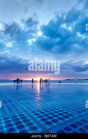 Installazione saluto an die Sonne (saluti al sole), Zadar, Dalmatien, Kroatien Foto Stock