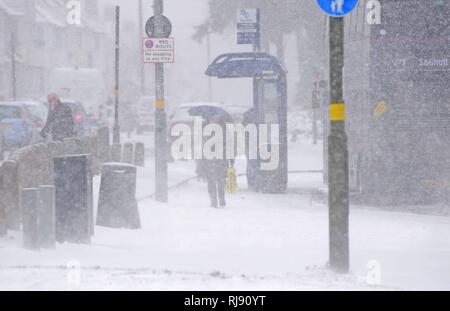 Nella foto più neve caduta vicino alla A45 Coventry Rd, Yardley, Birmingham. Il freddo che ha colpito il West Midlands come neve il caos continua ad afferrare il Regno Unito. Le difficili condizioni atmosferiche è possibile nei prossimi giorni e potrebbero influenzare le Midlands ora vi è una maggiore probabilità di maltempo che potrebbero provocare perturbazioni di viaggi e anche un potenziale rischio per la vita. Foto Stock