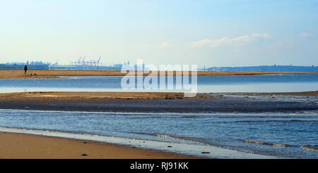 Blue sky Merseyside come il bel tempo continua su Formby Beach, martedì 26 giugno 2018. Foto Stock