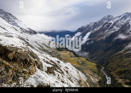 Österreich, Tirol, Stubaier Alpen, Neustift, Oberbergtal, Blick ins Oberbergtal im Herbst Foto Stock