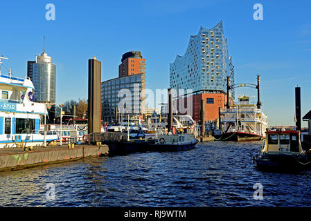 Europa, Deutschland, Hansestadt Hamburg, Elba, Elbphilharmonie vom Wasser aus gesehen Foto Stock