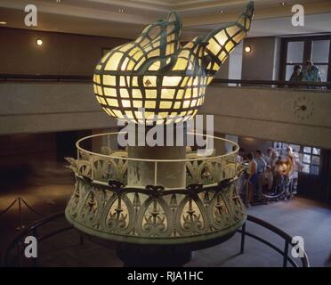 ESTATUA LIBERTAD - MUSEO - ORIGINALE ANTORCHA DE LA ESTATUA. Autore: BARTHOLDI, FREDERIC AUGUSTE. Posizione: esterno. NEW YORK. Foto Stock