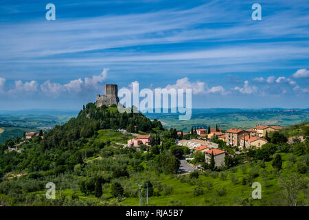 Rocca d'Orcia, il castello in rovina di Rocca di Tentennano nella Val d'Orcia Foto Stock