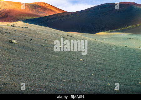 Paesaggio di Lanzarote Parco nazionale vulcanico di montagne del deserto Foto Stock