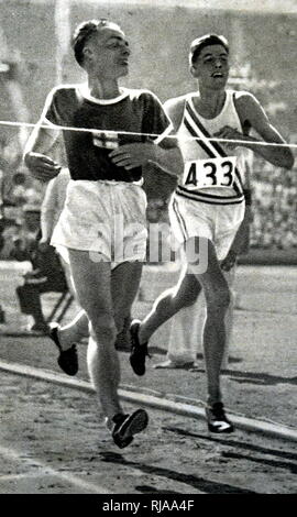 Fotografia di Lauri Lehtinen (1908-1973) che esegue i 5000 metri di gara nel 1932 giochi olimpici. Lauri era un finlandese a lunga distanza runner. Abbiamo vinto i 5000 metri di gara al 1932 Olimpiadi di Los Angeles. Egli è stato anche il detentore del record mondiale al momento (14:17.0). Foto Stock