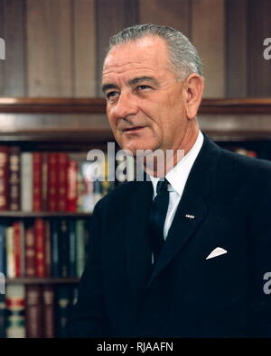 Lyndon Baines Johnson (1908 - 1973), di cui alla sua sigla LBJ, è stato un uomo politico americano che ha servito come il trentaseiesimo Presidente degli Stati Uniti dal 1963 al 1969, assumendo l'ufficio dopo aver servito come trentasettesima Vice Presidente degli Stati Uniti dal 1961 al 1963. Foto Stock