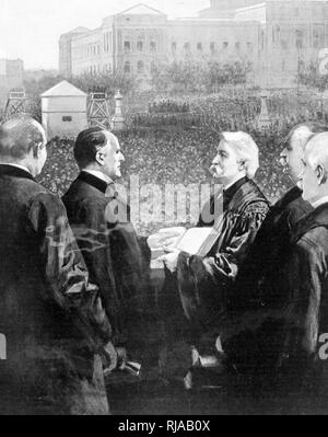 Le illustrazioni incise del 1897 Inaugurazione del presidente William McKinley. Chief Justice Fuller somministrando il giuramento Foto Stock