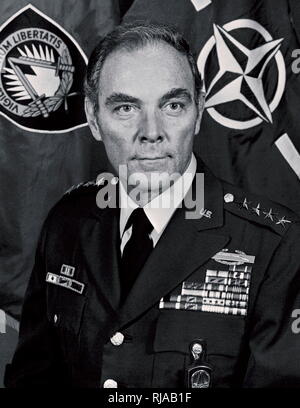 Alexander Haig (1924 - 2010) come il Comandante supremo alleato in Europa (NATO) 1974 - 1979. Stati Uniti Segretario di Stato sotto il Presidente Ronald Reagan e il capo del personale della Casa Bianca sotto la guida dei presidenti Richard Nixon e Gerald Ford. Foto Stock