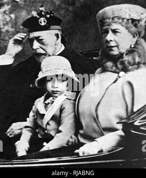 Re Giorgio V e la regina Maria celebrano il loro Giubileo d'argento con la Principessa Elisabetta dopo la Regina Elisabetta II 1935 Foto Stock