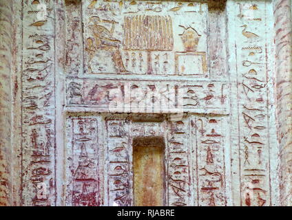 Tomba della Principessa Idut, re Unas' figlia. Vth dinastia. I rilievi sono di buona qualità e in buone condizioni. Il complesso della piramide di Unas si trova nel campo della piramide a Saqqara, vicino al Cairo in Egitto. 2450 BC. Foto Stock