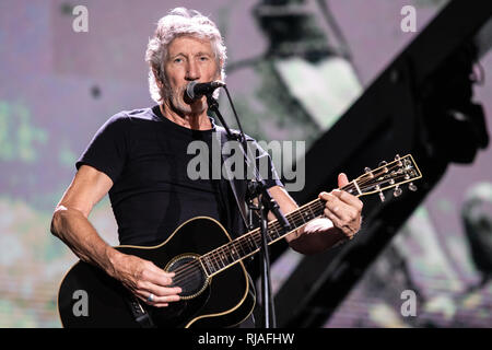 Lucca, Italia. 11 luglio, 2018. L'Italia, Lucca: cantante Roger Waters (Pink Floyd) suona dal vivo sul palco a Lucca Summer Festival 2018 per "Noi li +" tour 2018 Foto Stock