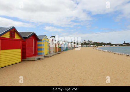 Visitare l'Australia. Brighton Scatole di balneazione in Melbourne, Victoria, Australia sulla spiaggia di Port Phillip Bay Foto Stock