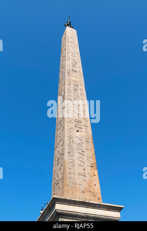Obelisco Lateranense è il più grande in piedi antico obelisco egiziano nel mondo, ed è anche il più alto obelisco in Italia, Roma, Der Lateranische OBE Foto Stock